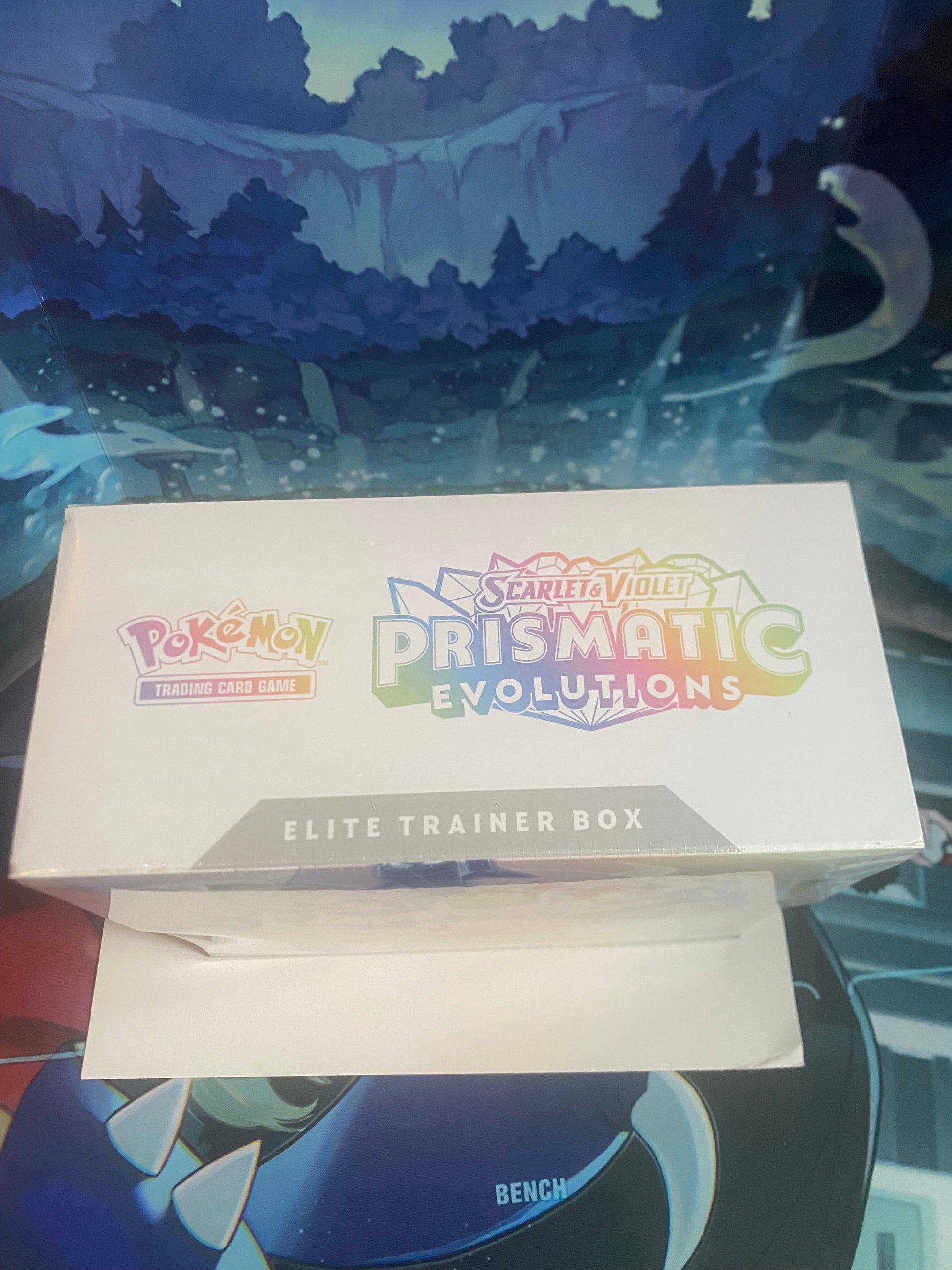Prismatic Evolutions Elite Trainer Box bovenkant