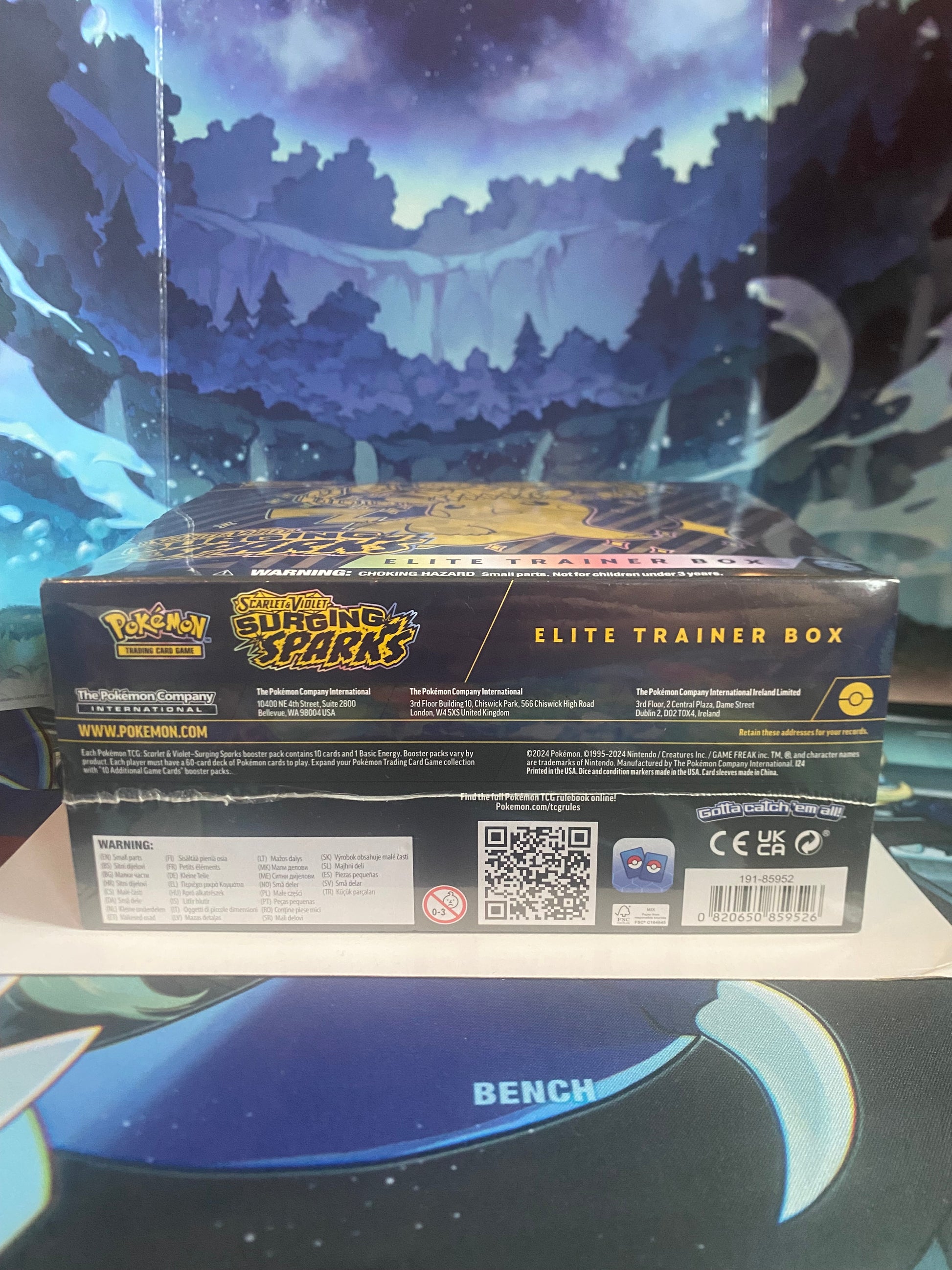 Surging Sparks Elite Trainer Box onderkant