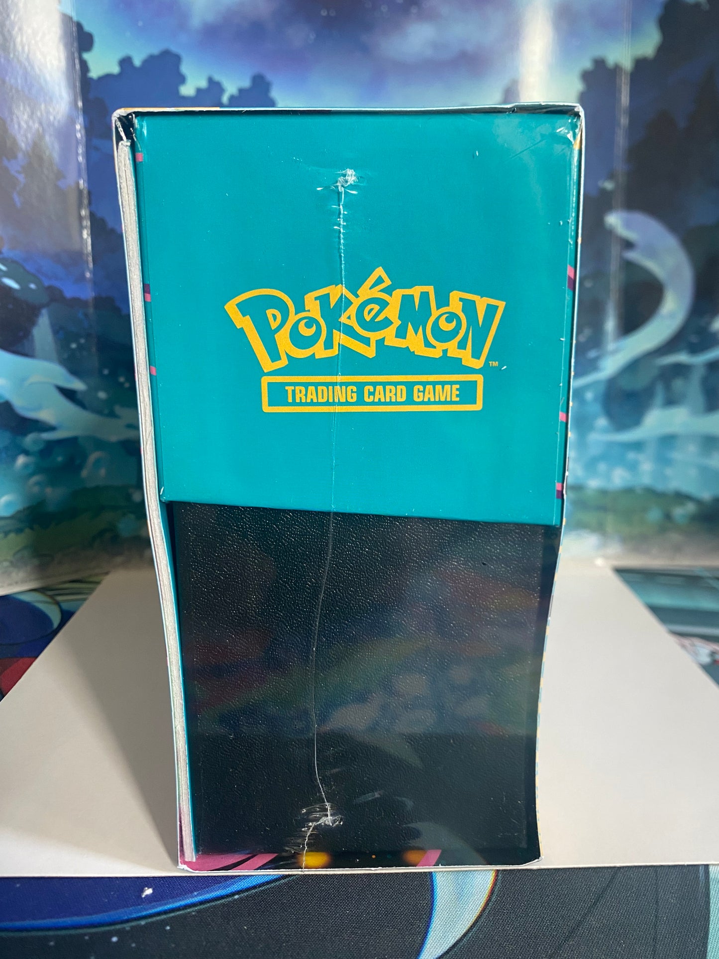 Ascended Heroes Pokémon Center ETB zijkant links
