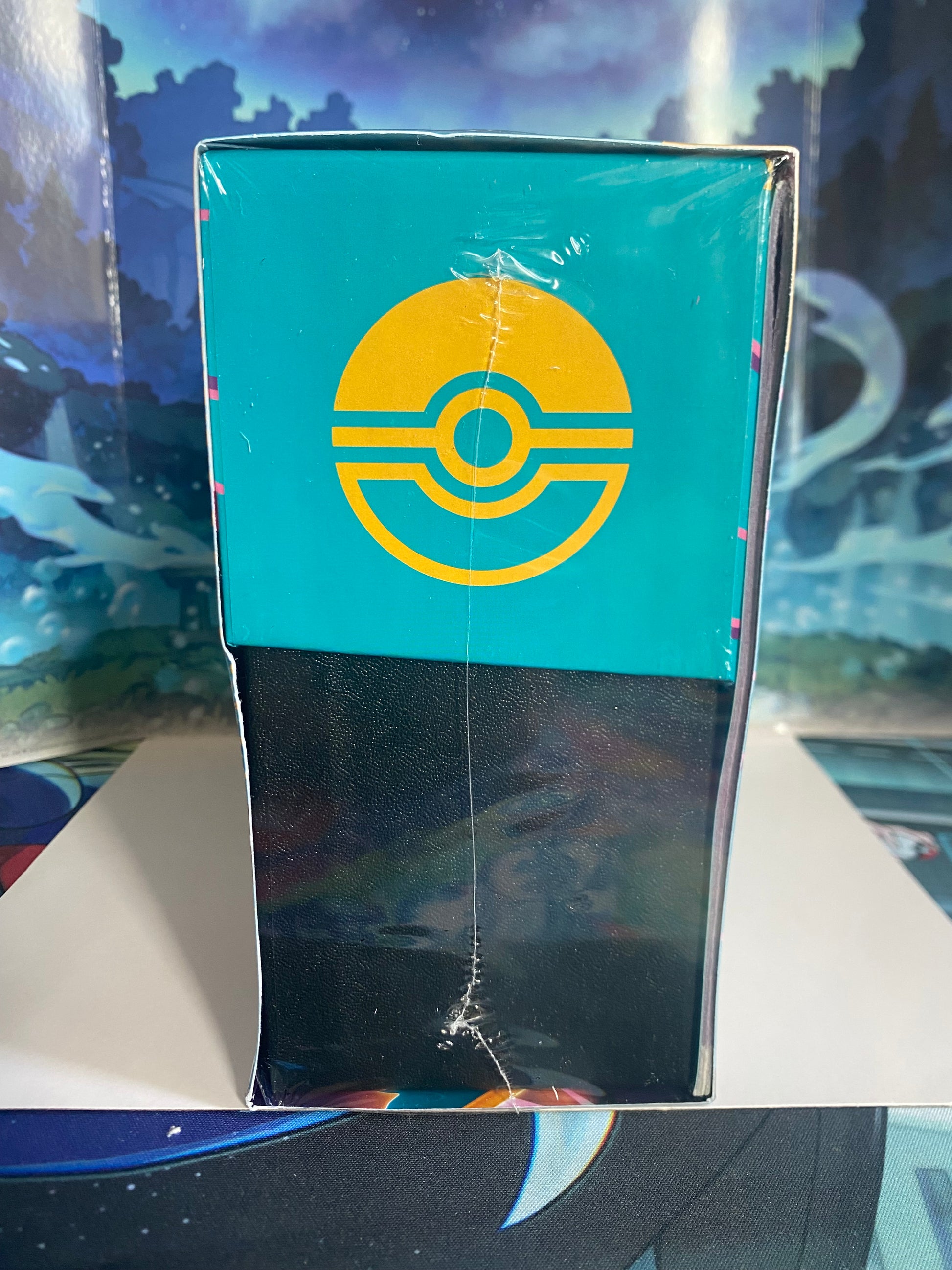 Ascended Heroes Pokémon Center ETB zijkant rechts