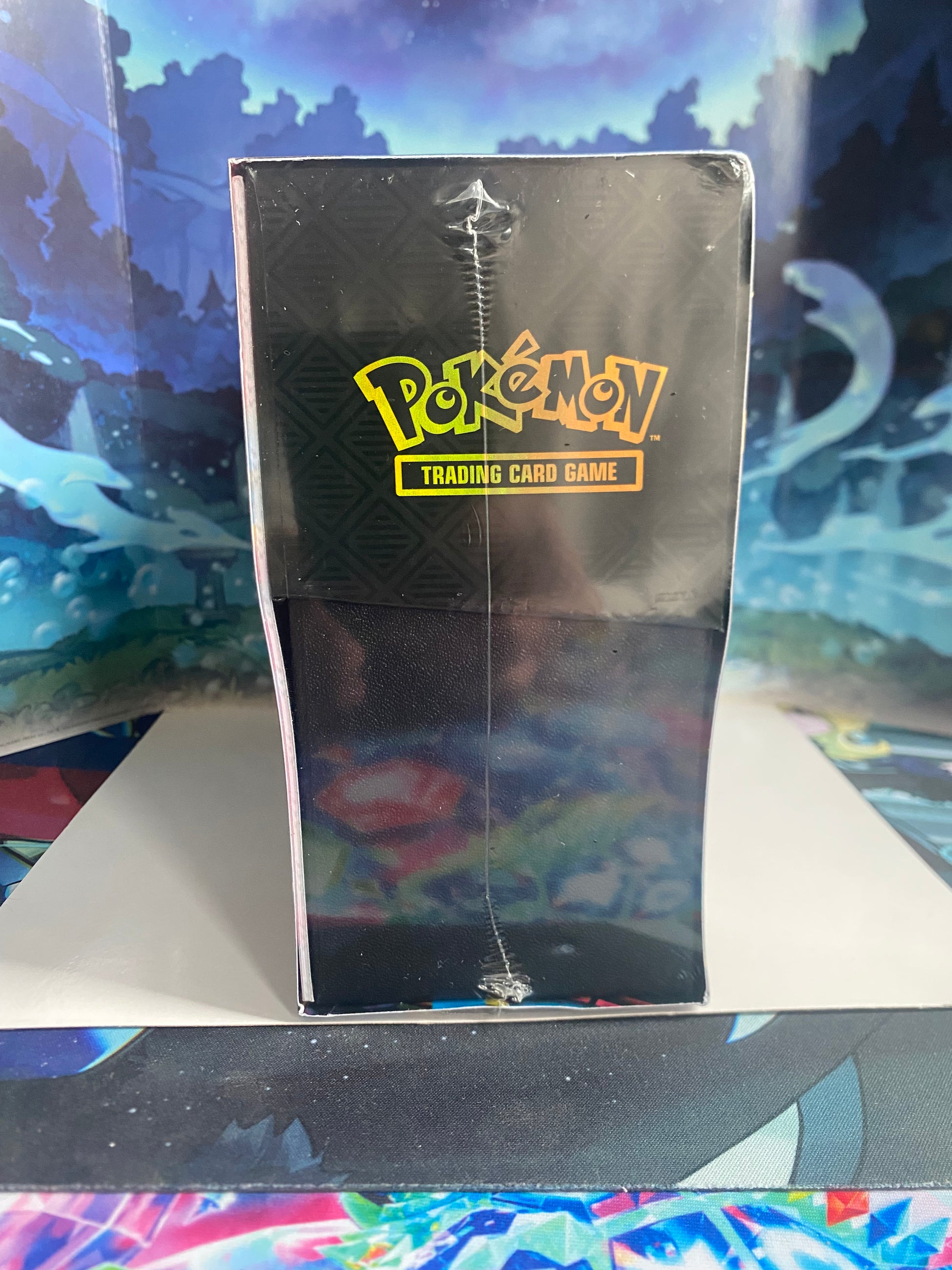 Mega Evolution Lucario Pokémon Center ETB linker zijkant