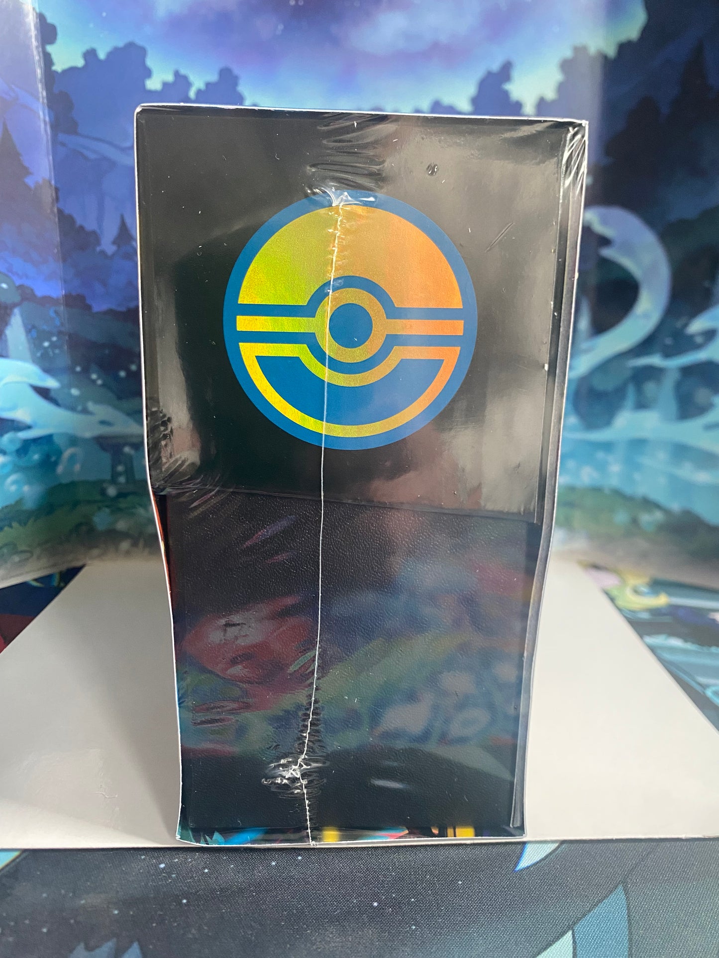 Mega Evolution Lucario Pokémon Center ETB rechter zijkant