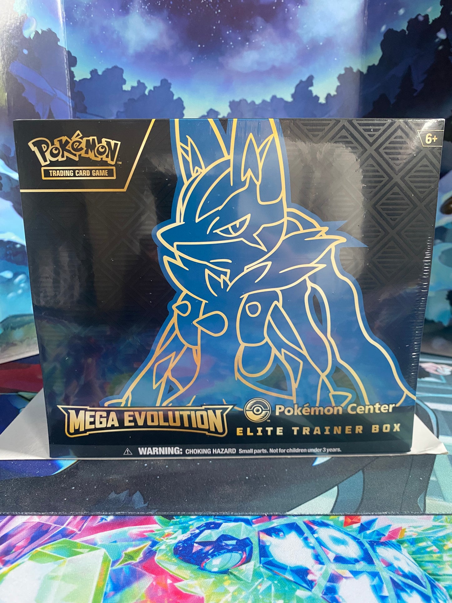 Mega Evolution Lucario Pokémon Center ETB voorkant