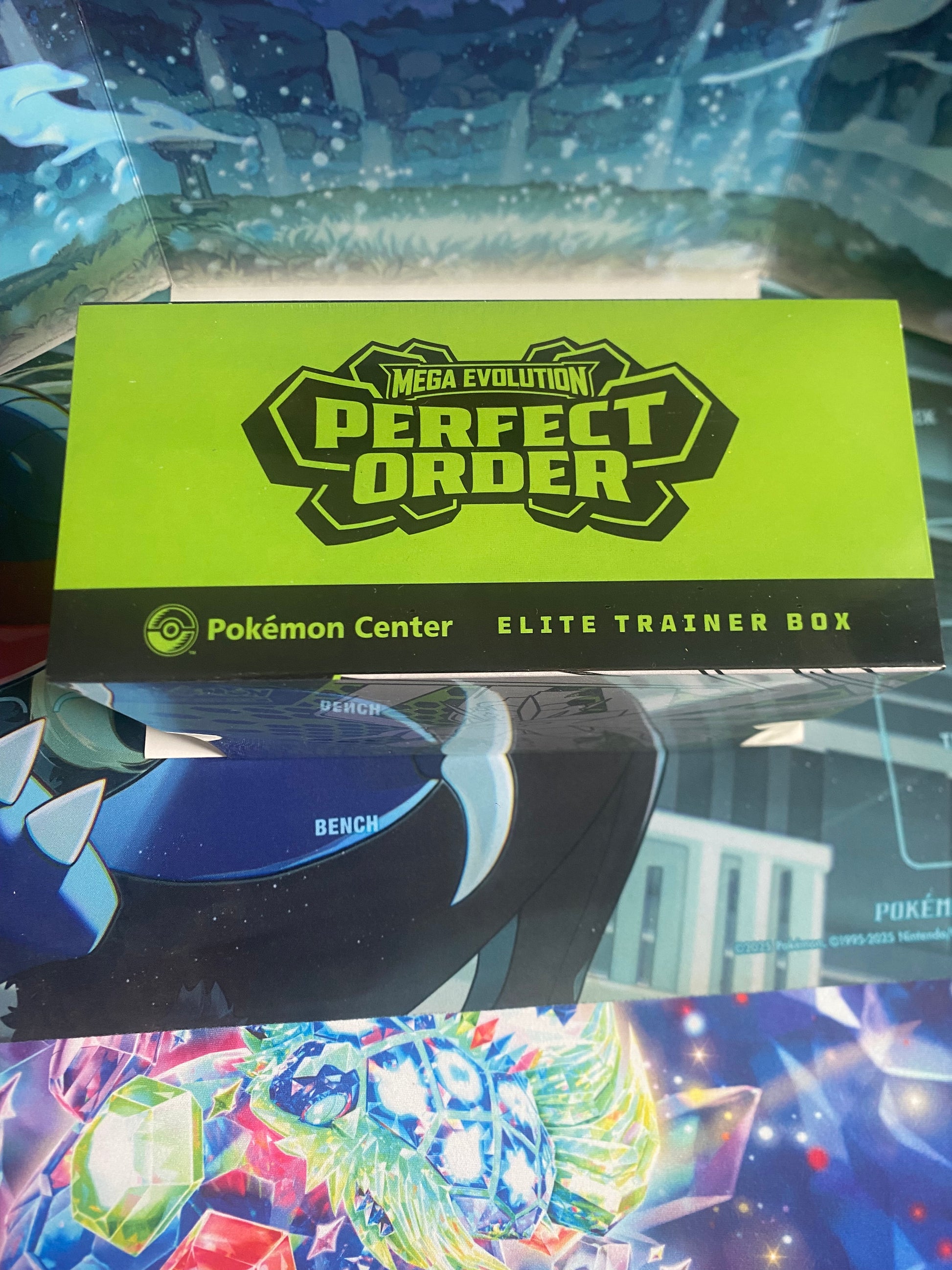 Perfect Order Pokémon Center ETB bovenkant