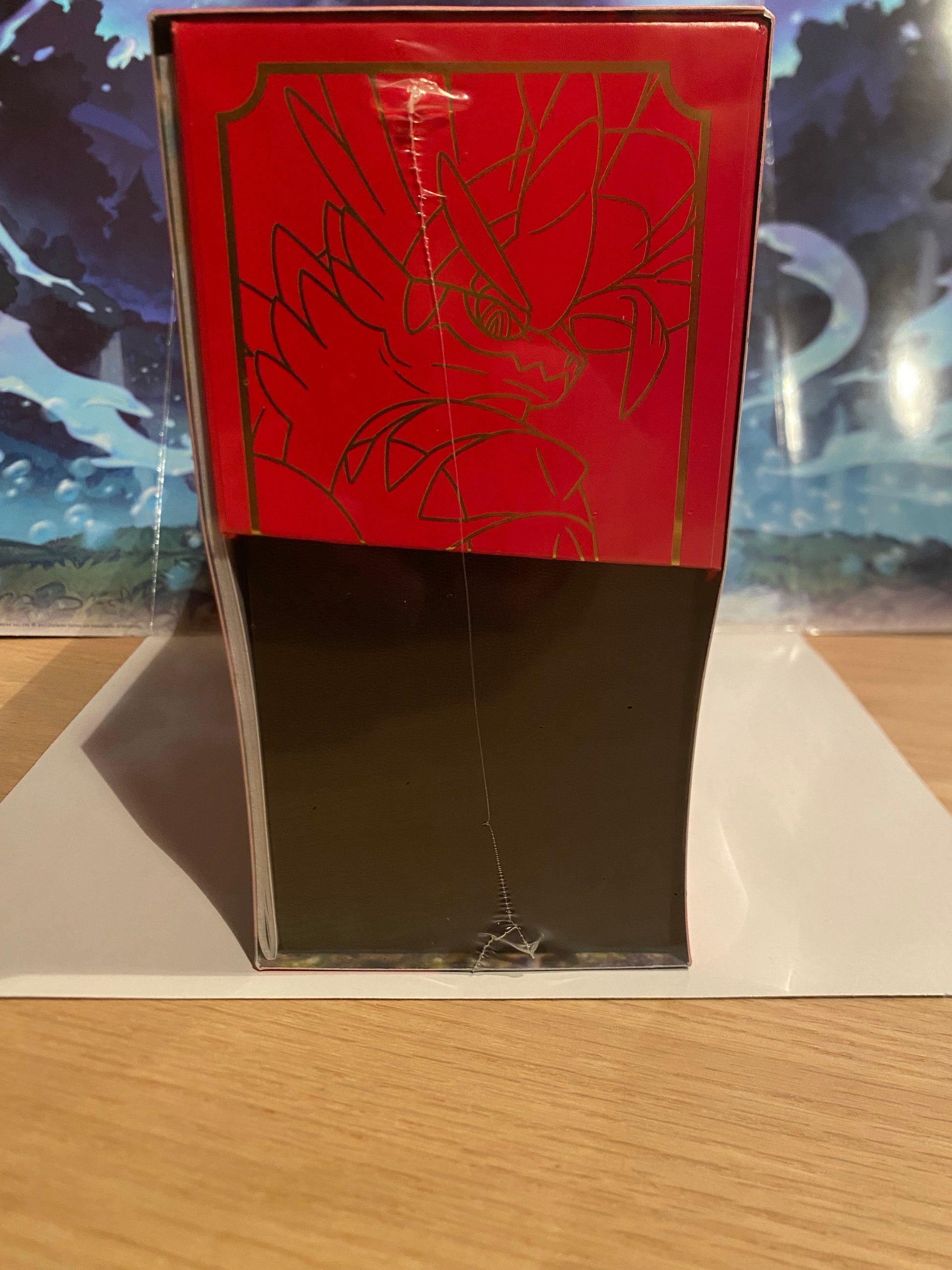 Scarlet & Violet ETB Koraidon zijkant links