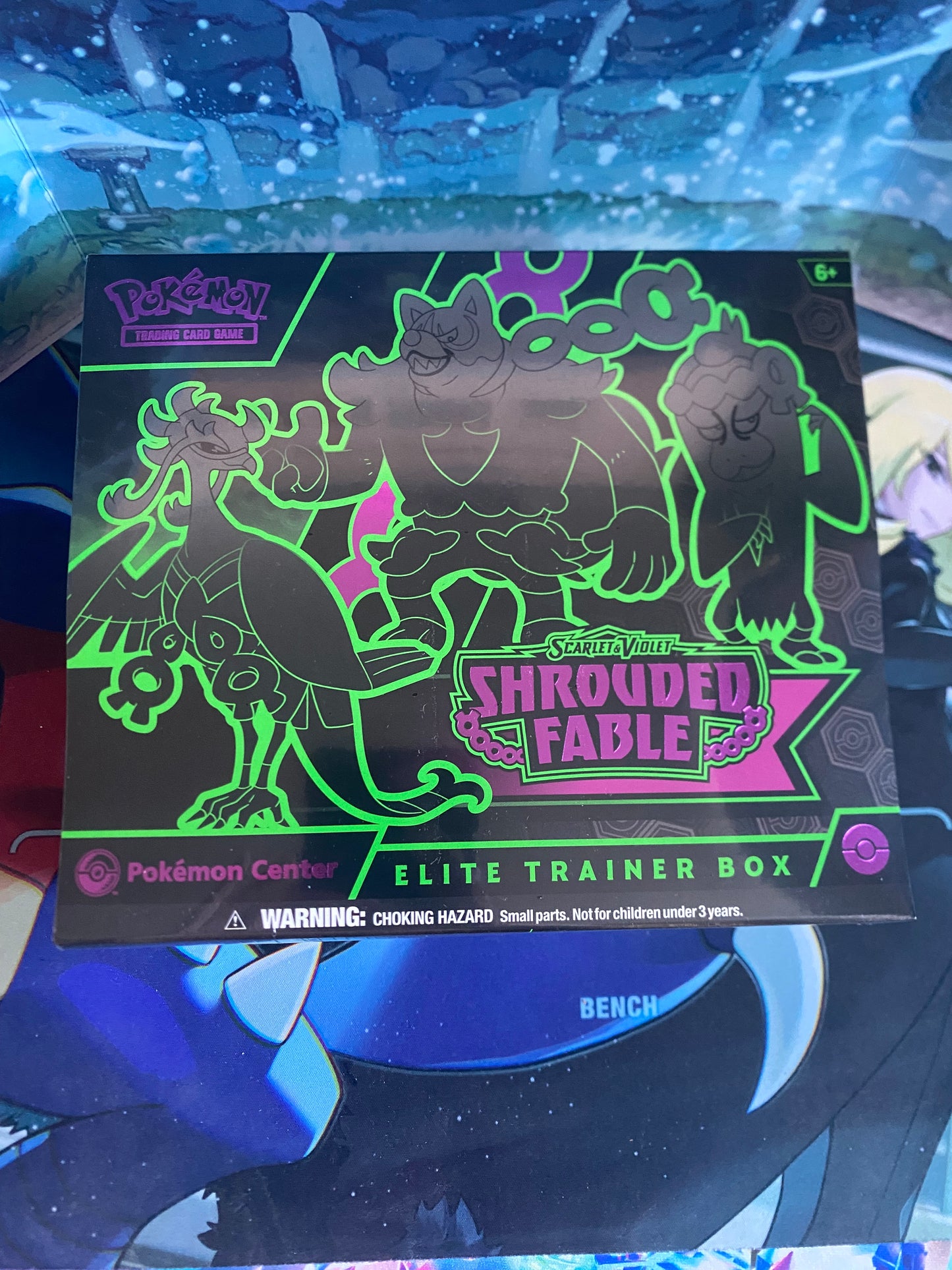 Shrouded Fable Pokémon Center ETB voorkant Sealed Collector