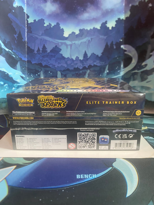 Surging Sparks Elite Trainer Box onderkant