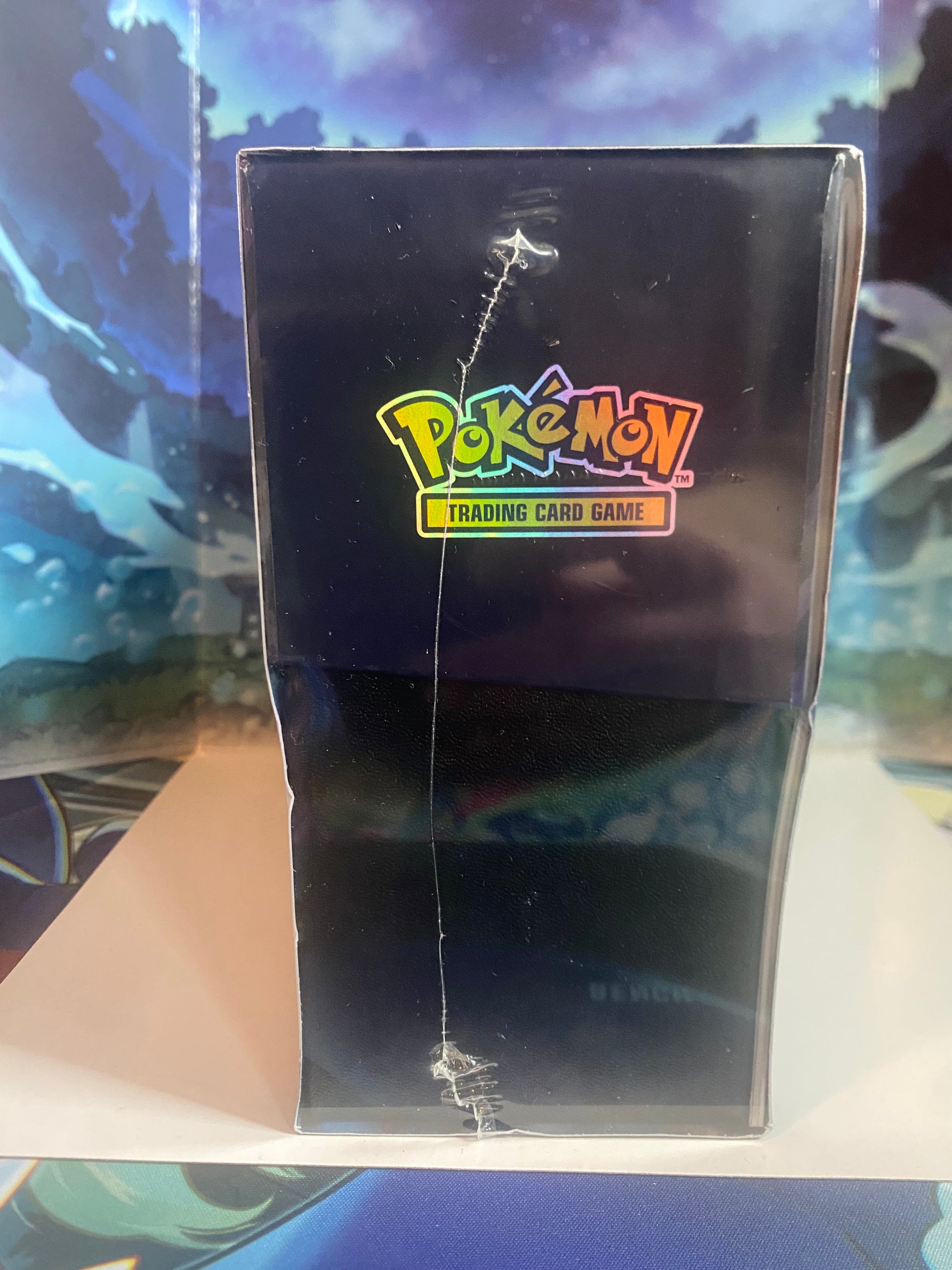 Surging Sparks Elite Trainer Box zijkant links