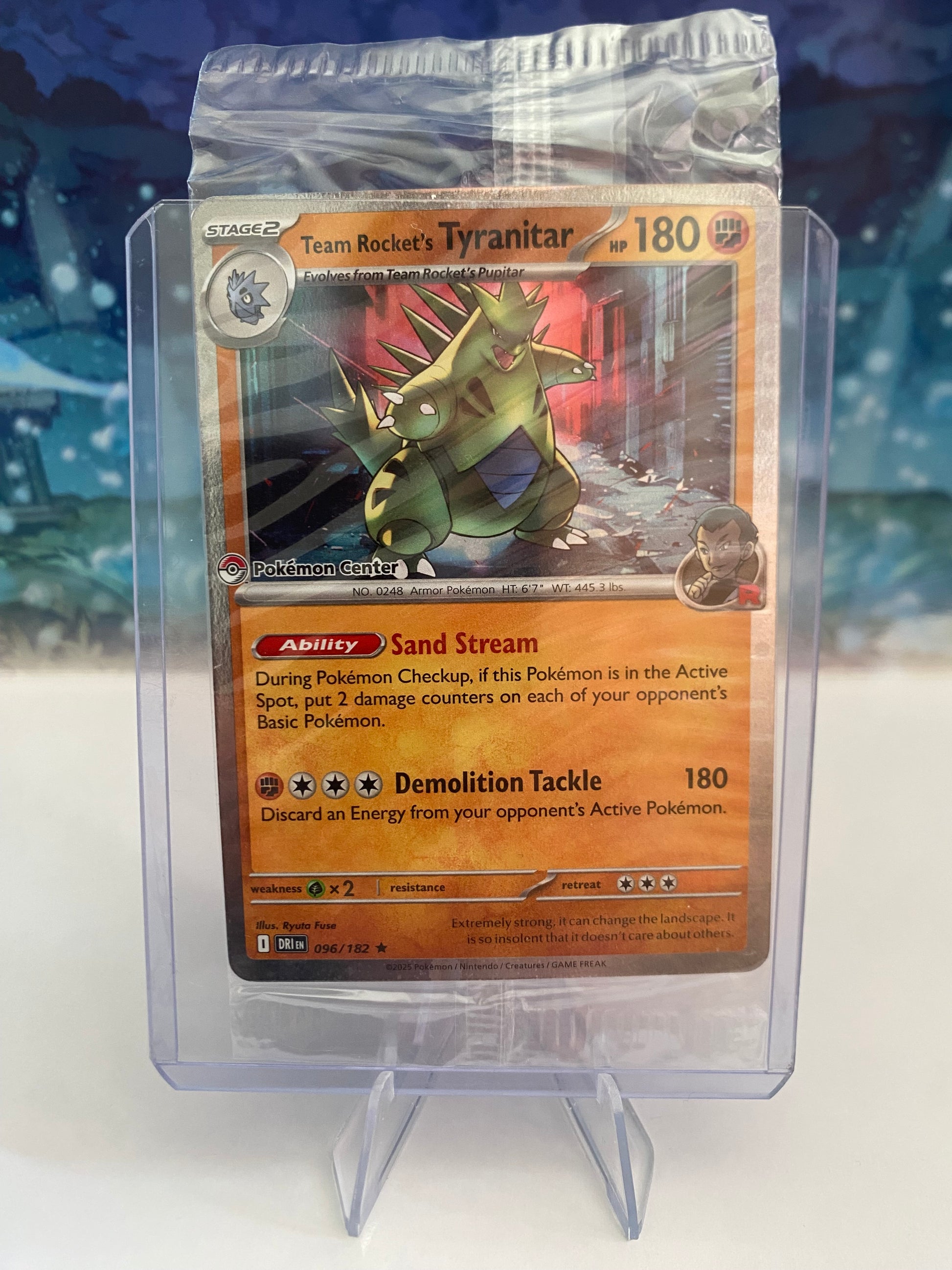 Tyranitar 96 Pokemon Center sealed voorkant toploader